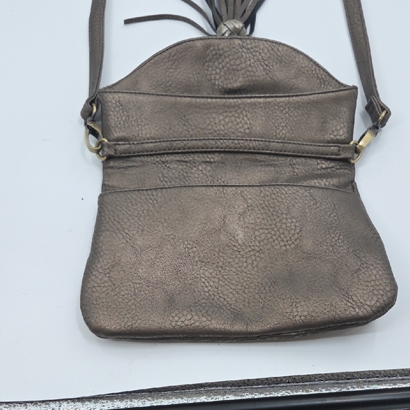 Chic Metallic Bronze Crossbody Bag with Tassel - Picture 8 of 16